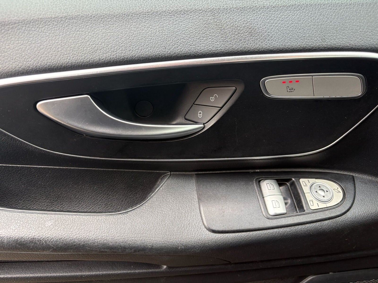Sort Mercedes Vito 119 fra 2019
