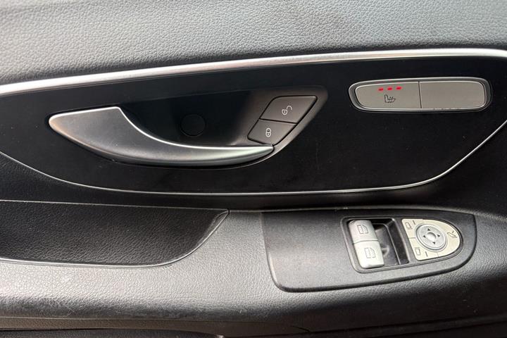 Sort Mercedes Vito 119 fra 2019