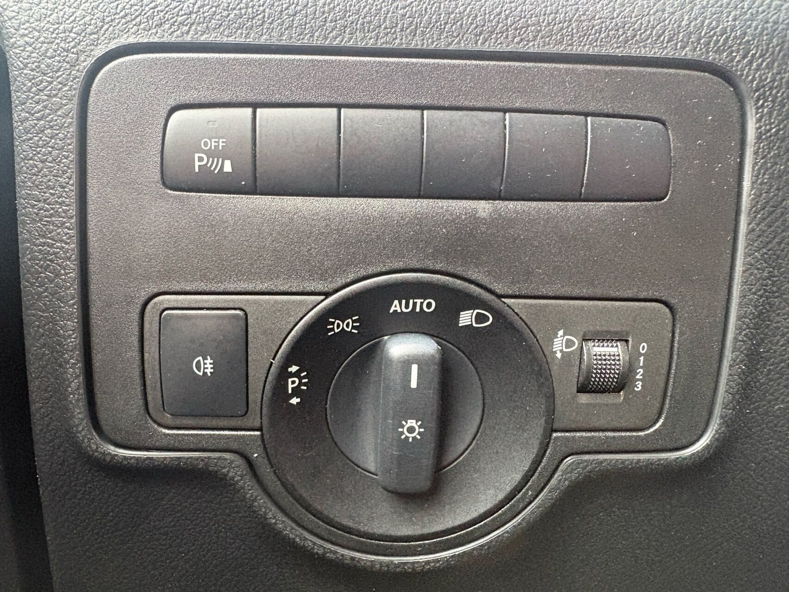Sort Mercedes Vito 119 fra 2019