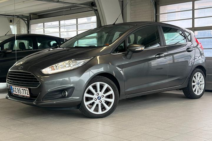 Grå Ford Fiesta fra 2015