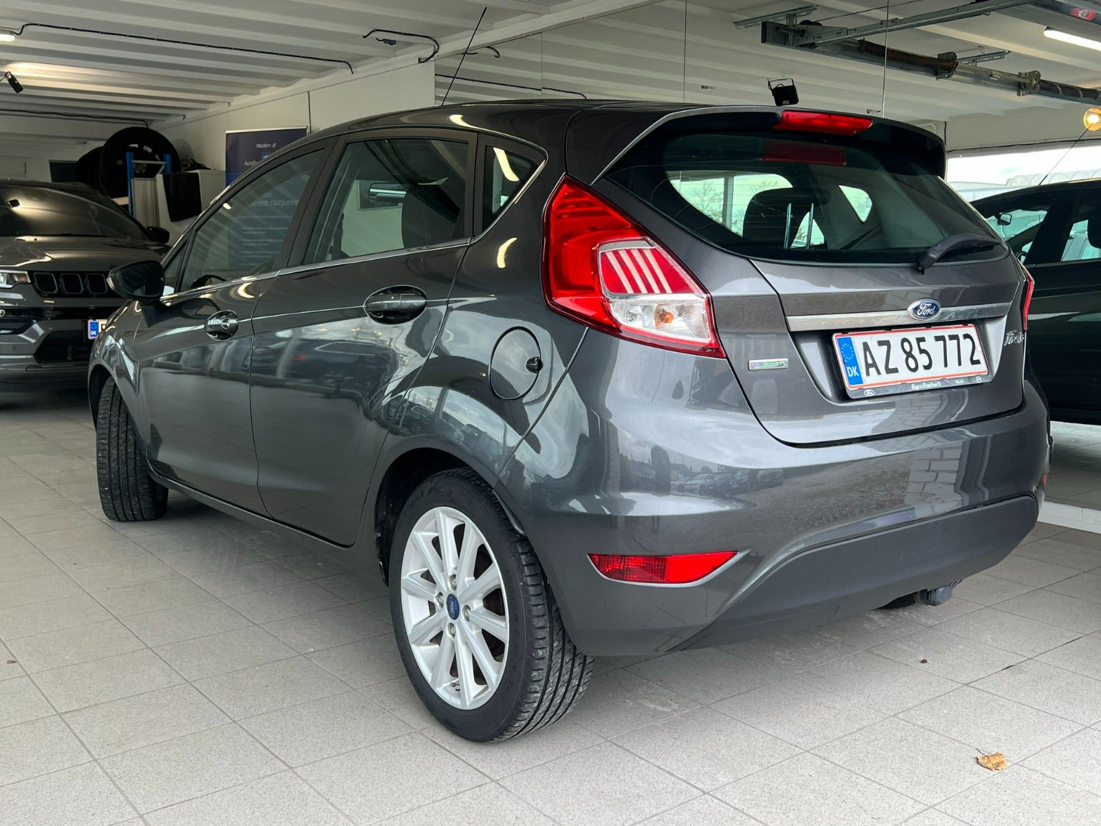 Grå Ford Fiesta fra 2015