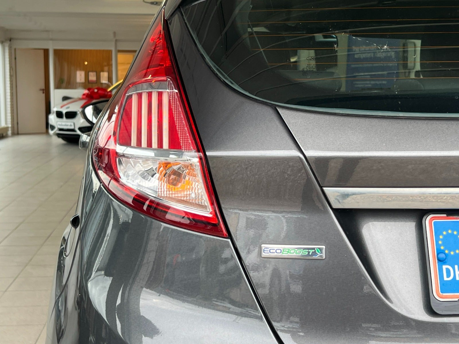 Grå Ford Fiesta fra 2015