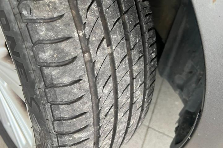 Grå Ford Fiesta fra 2015