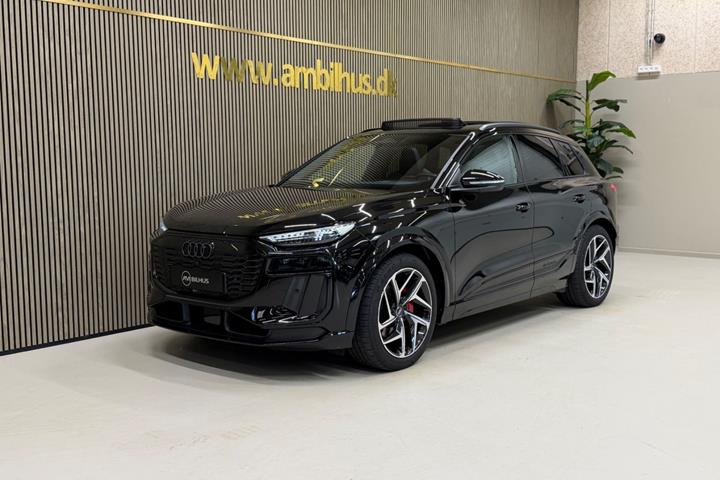 Sort Audi Q6 e-tron fra 2025