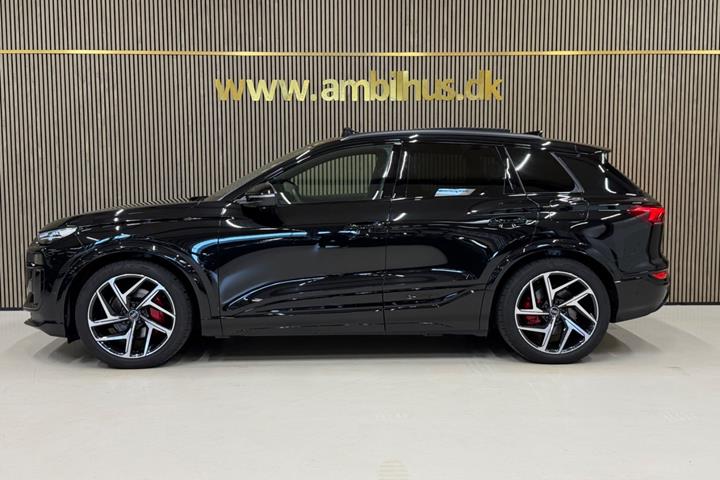 Sort Audi Q6 e-tron fra 2025