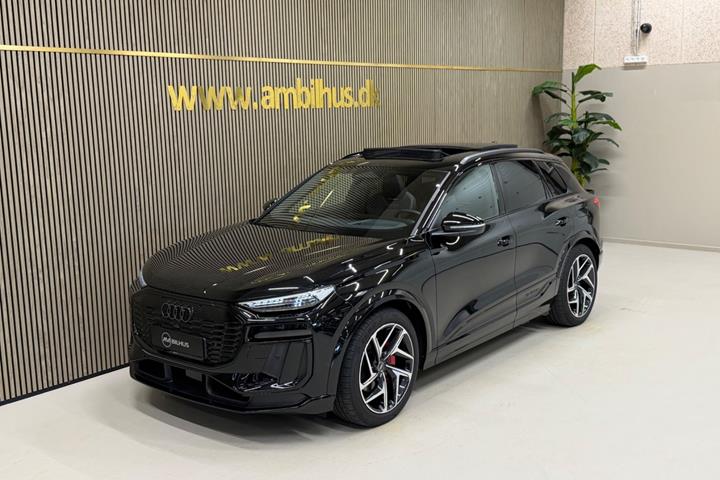 Sort Audi Q6 e-tron fra 2025