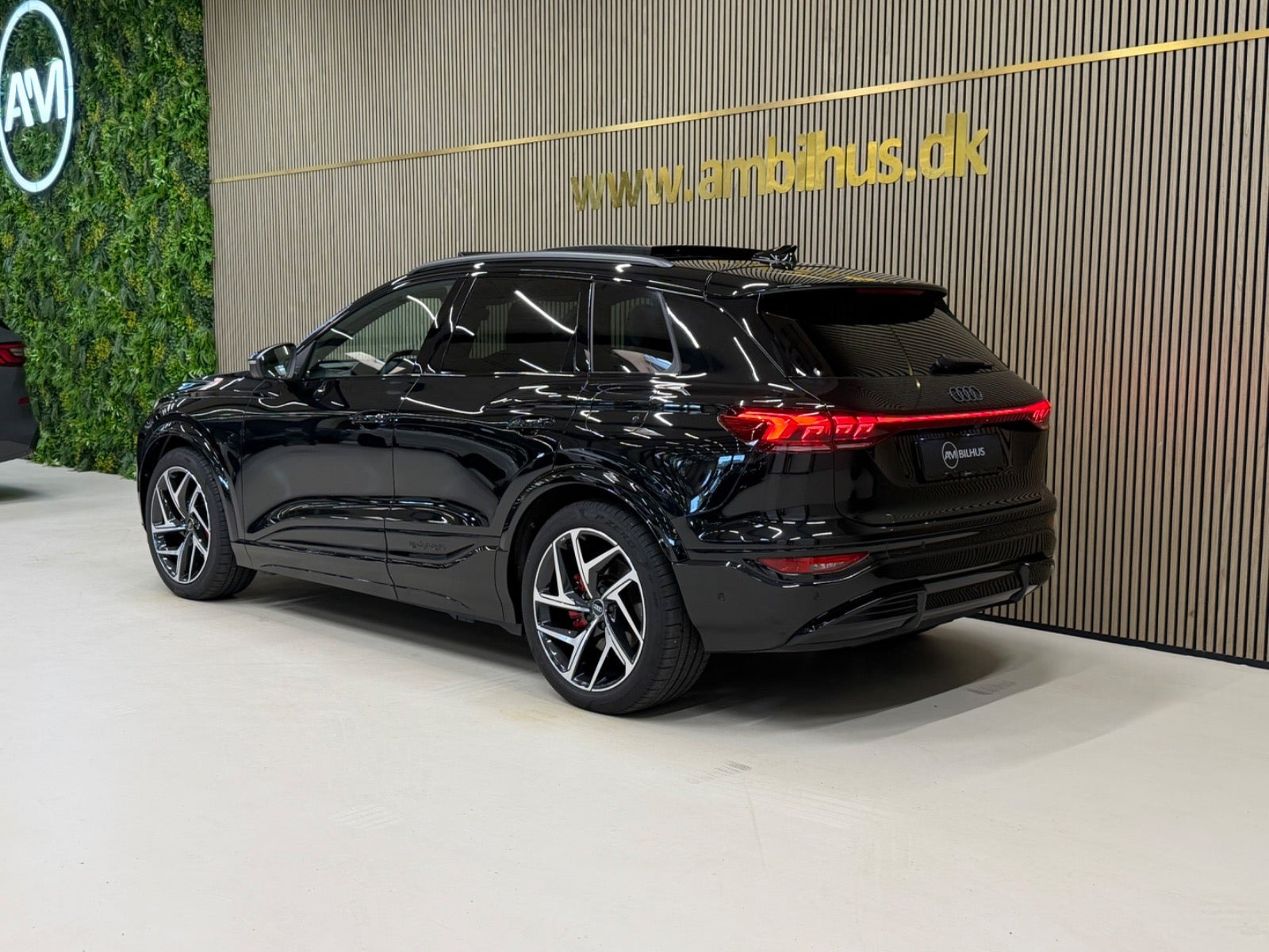 Sort Audi Q6 e-tron fra 2025
