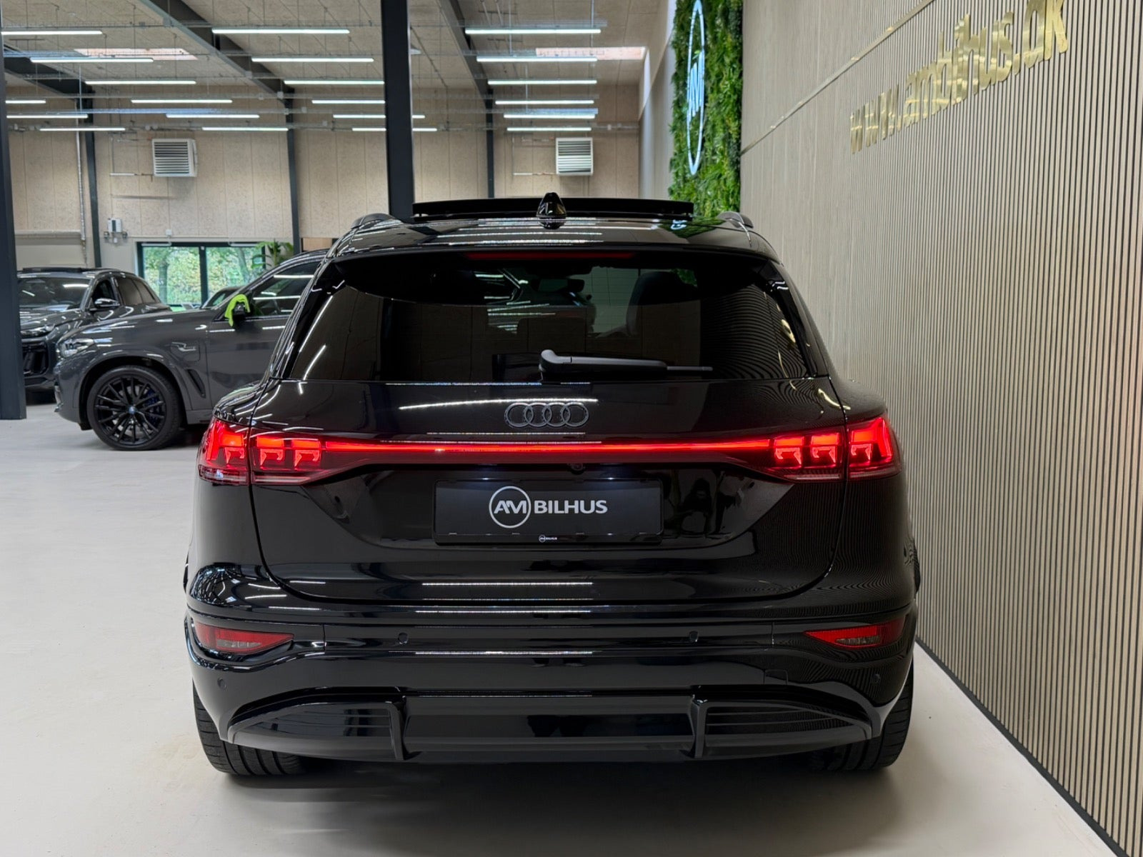 Sort Audi Q6 e-tron fra 2025