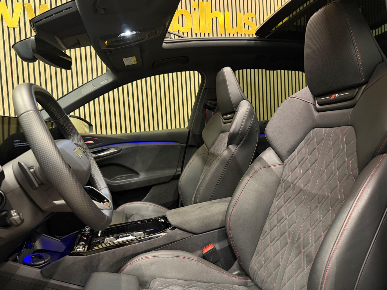 Sort Audi Q6 e-tron fra 2025
