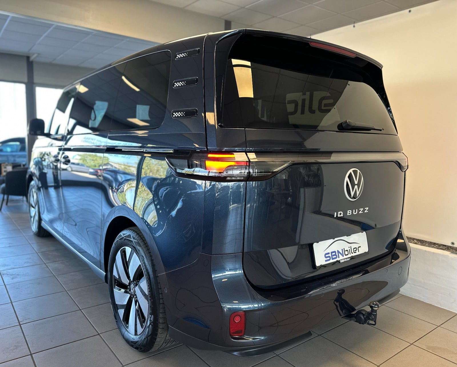 Blå VW ID.Buzz fra 2024