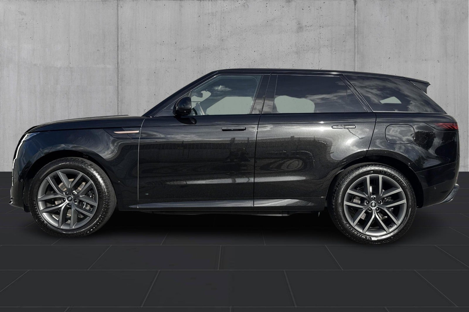 Sort Land Rover Range Rover sport fra 2025