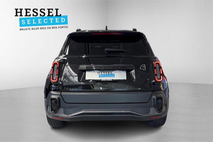 Sort Renault 4 E-Tech fra 2026