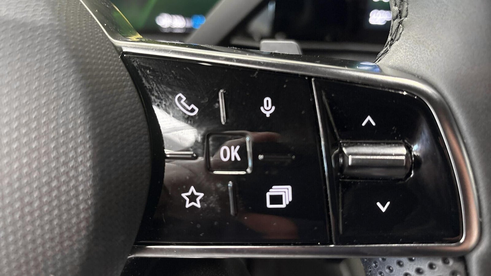 Sort Renault 4 E-Tech fra 2026