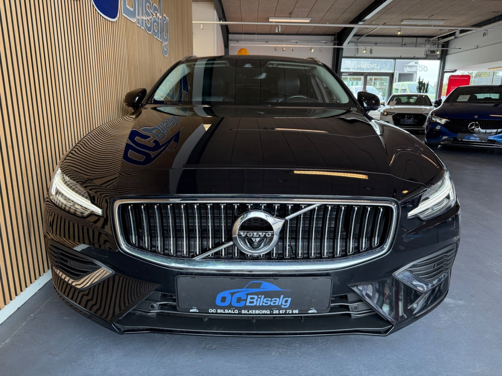 Sort Volvo V60 fra 2021