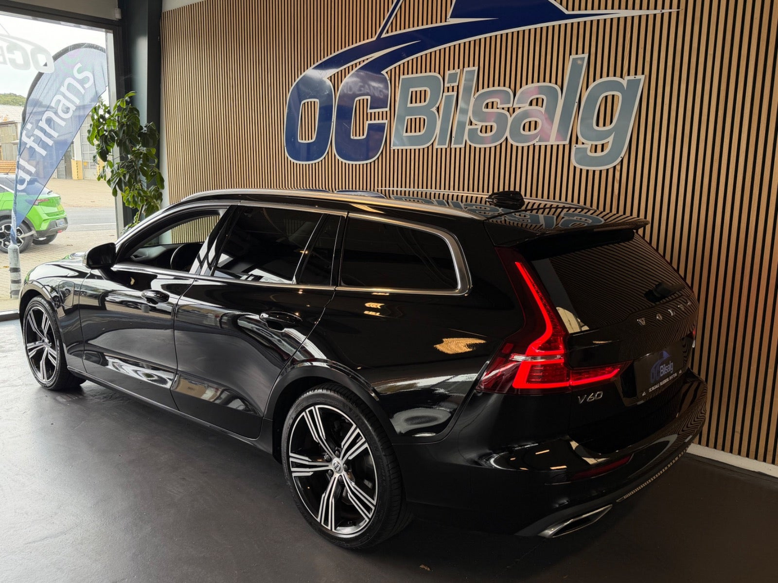 Sort Volvo V60 fra 2021