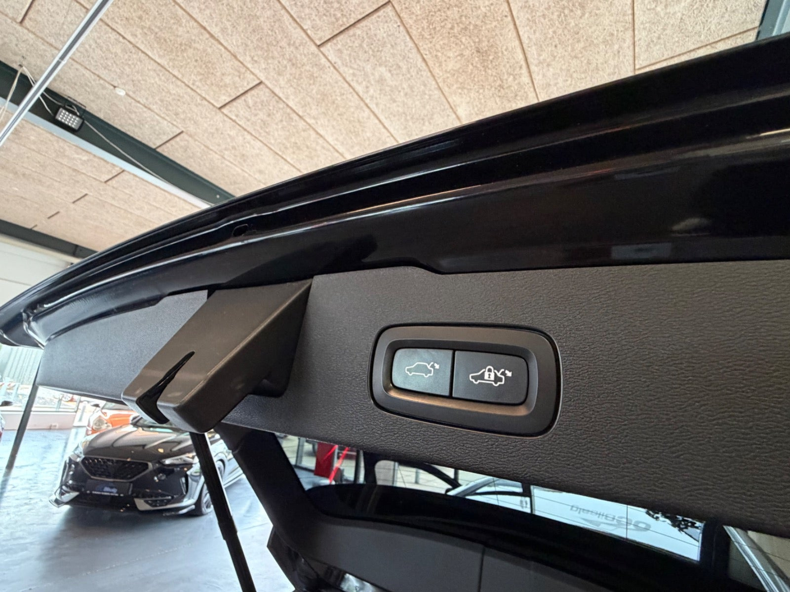 Sort Volvo V60 fra 2021