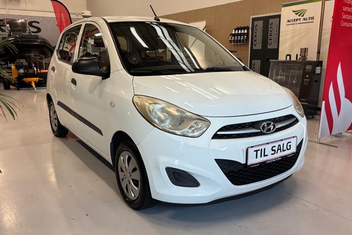 Hvid Hyundai i10 fra 2011 set udefra