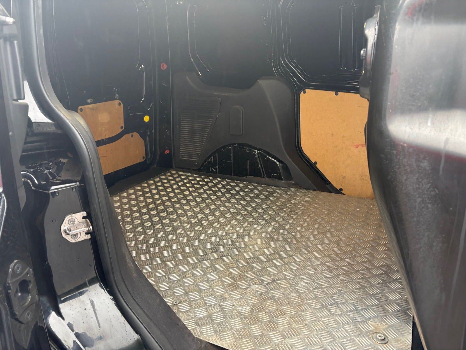 Sort Ford Transit Connect fra 2014