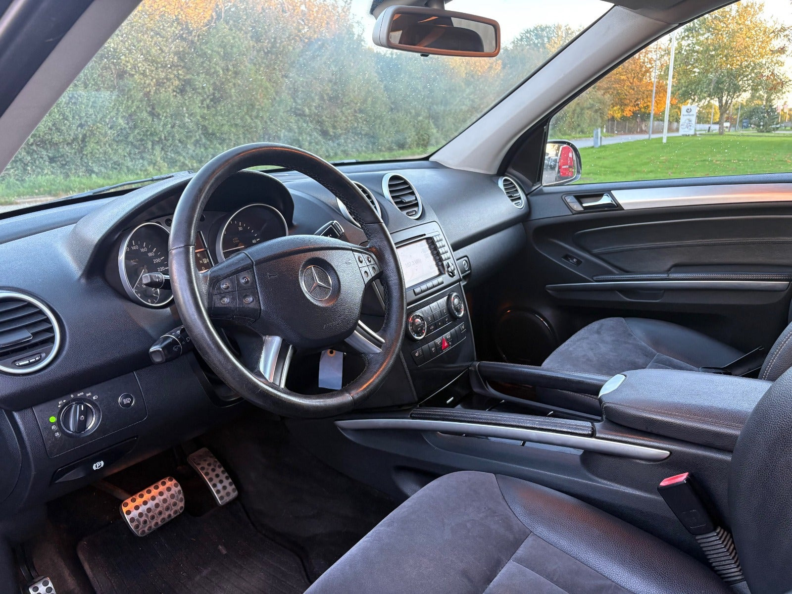 Sort Mercedes ML320 fra 2007