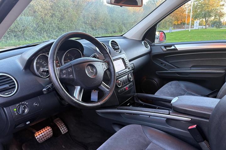 Sort Mercedes ML320 fra 2007