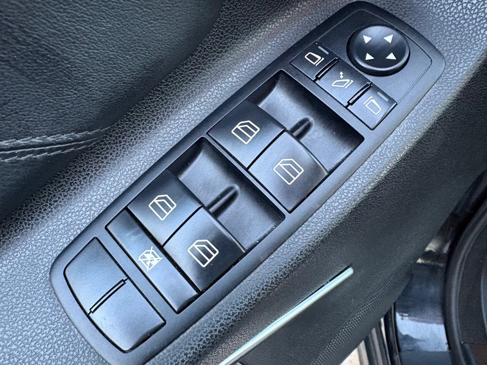 Sort Mercedes ML320 fra 2007