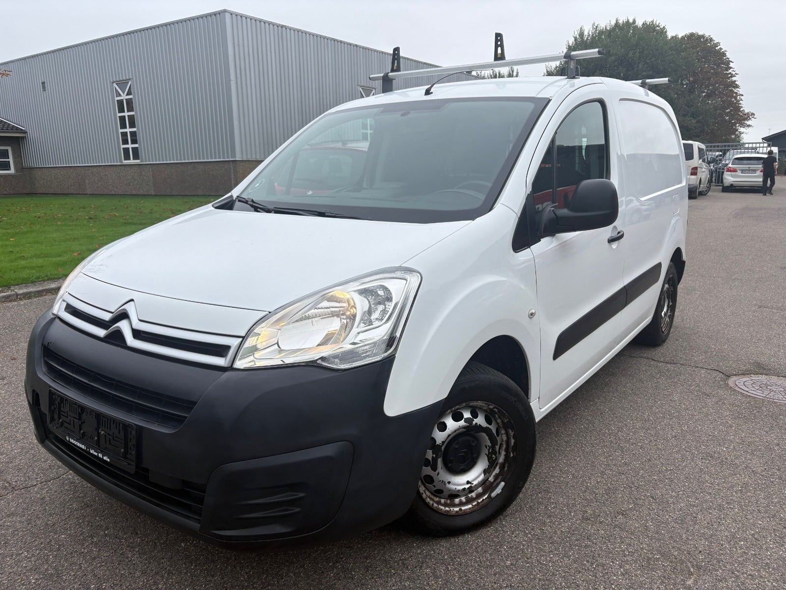 Gul Citroën Berlingo fra 2016