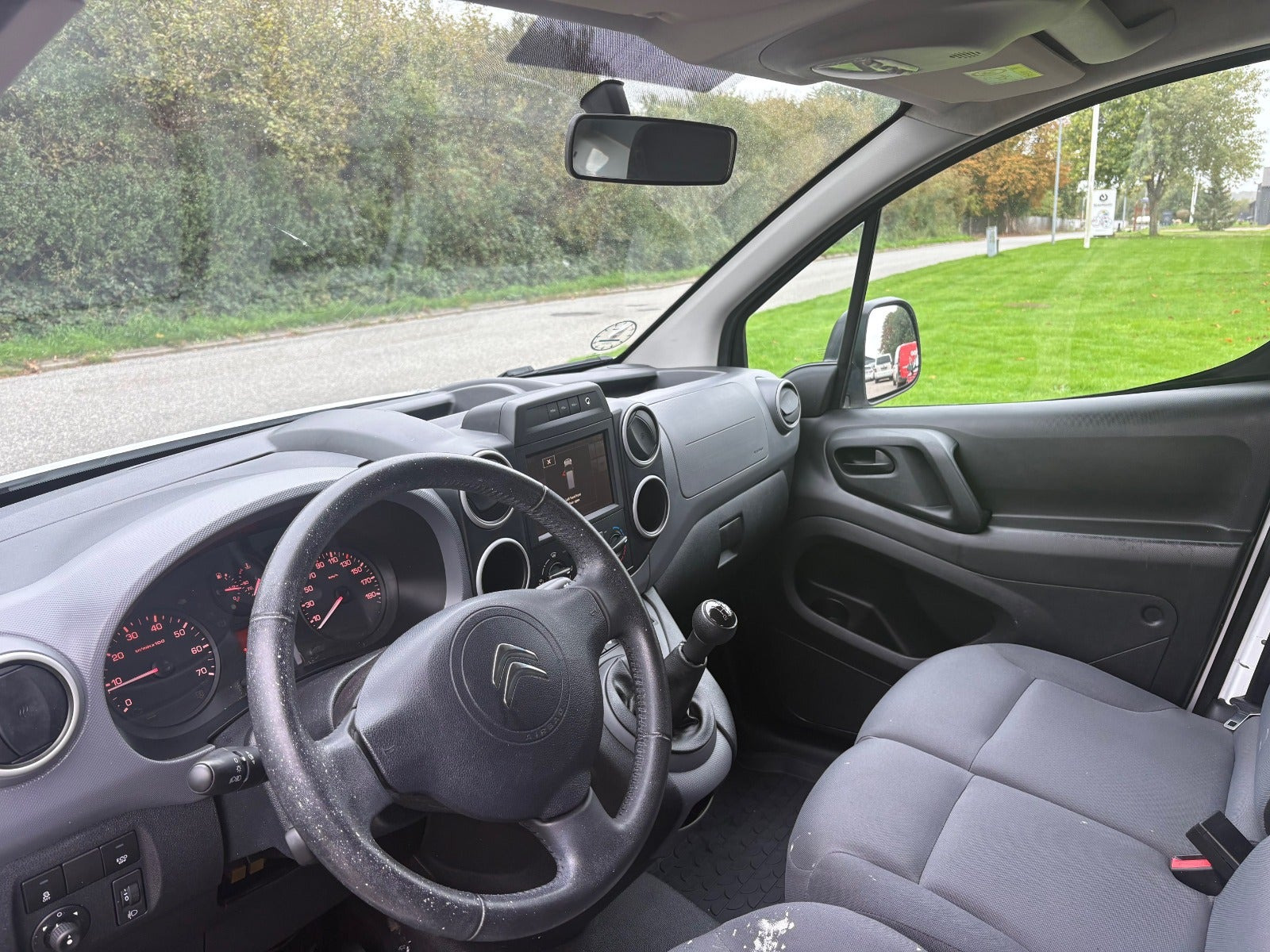 Gul Citroën Berlingo fra 2016