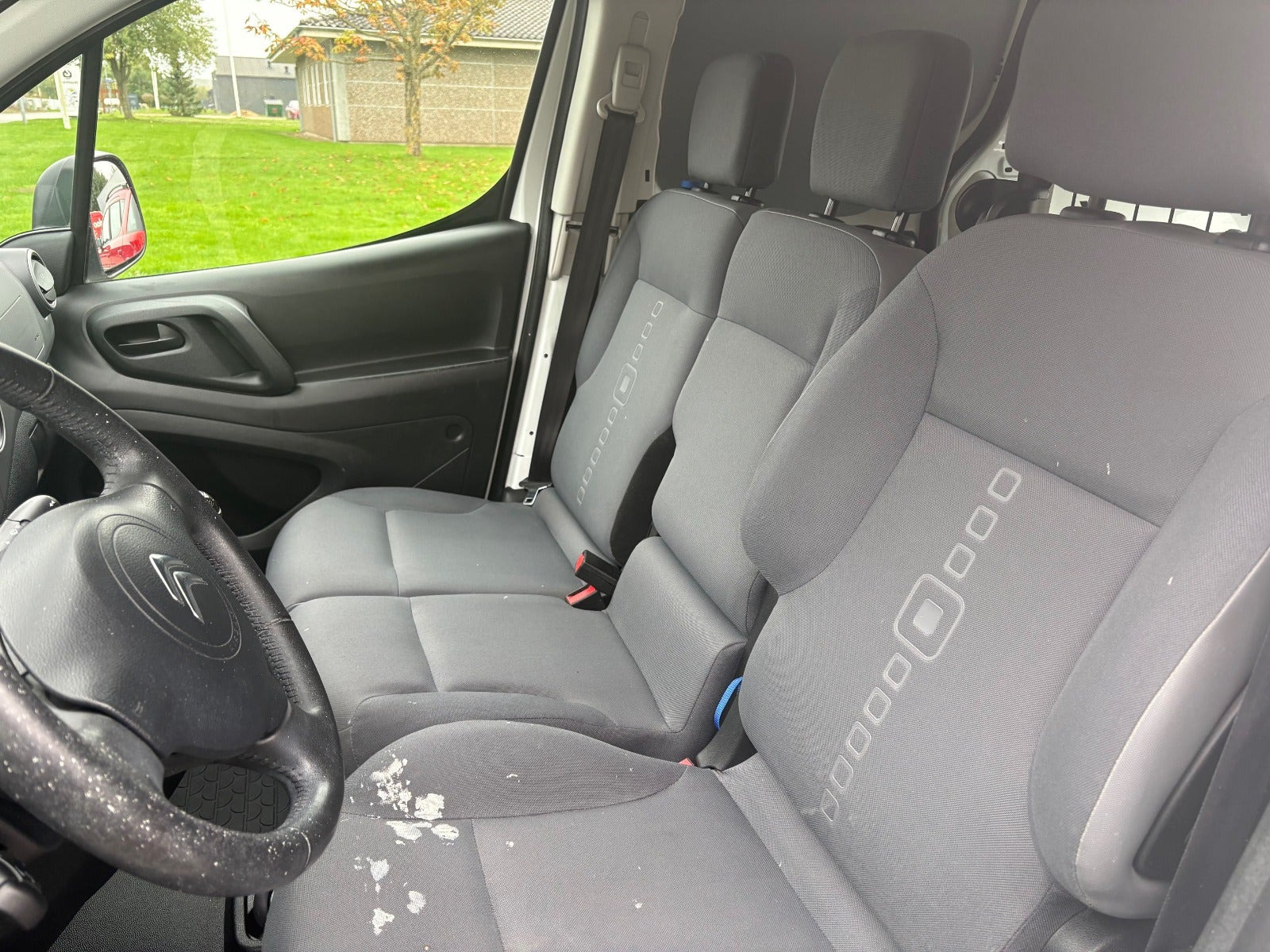 Gul Citroën Berlingo fra 2016