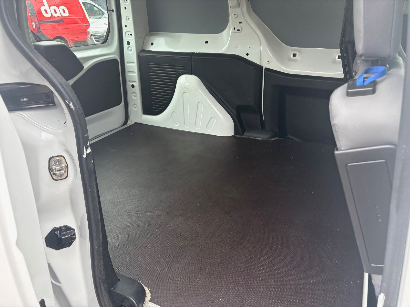 Gul Citroën Berlingo fra 2016