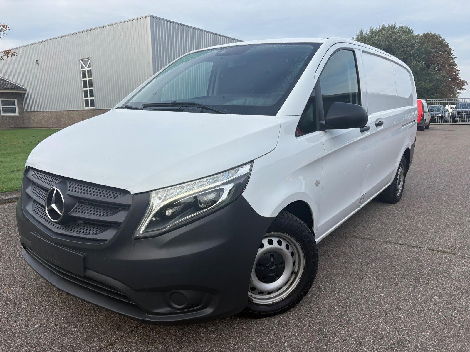 Hvid Mercedes Vito 114 fra 2016