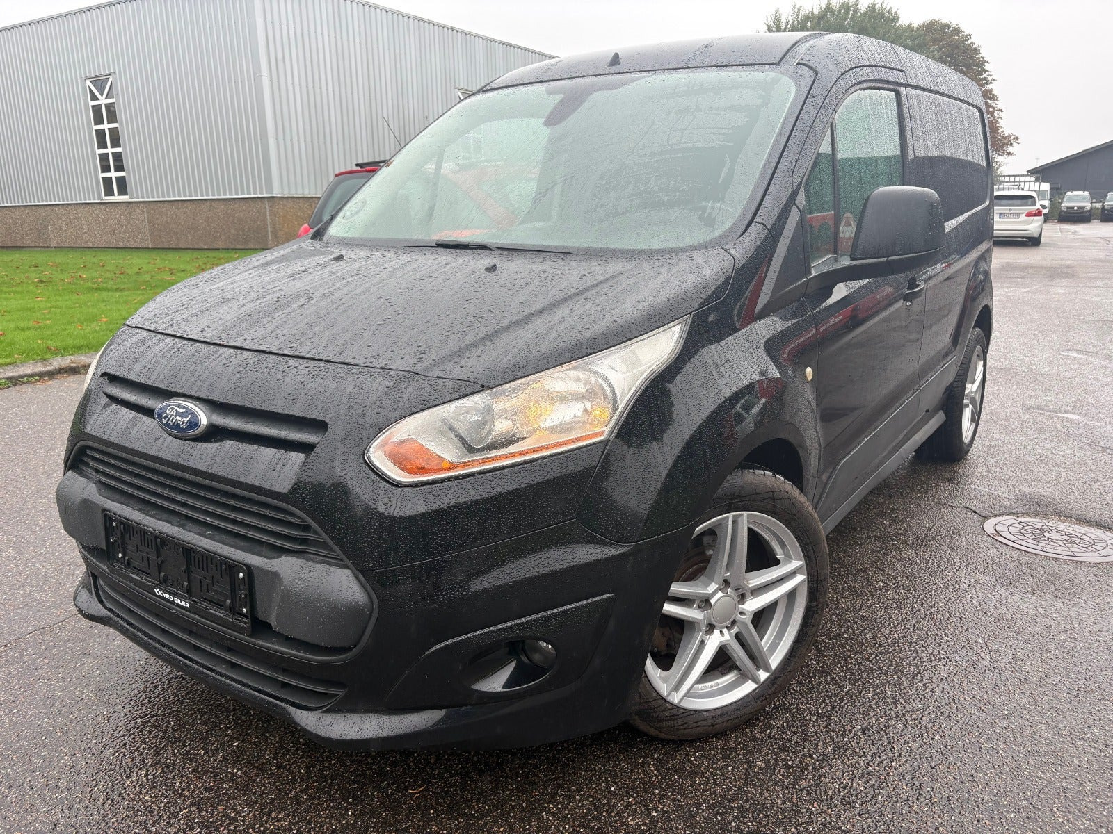 Sort Ford Transit Connect fra 2015