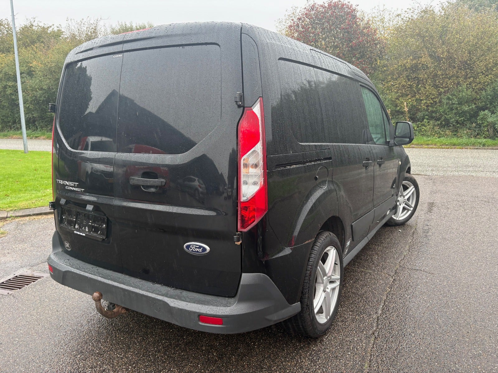 Sort Ford Transit Connect fra 2015
