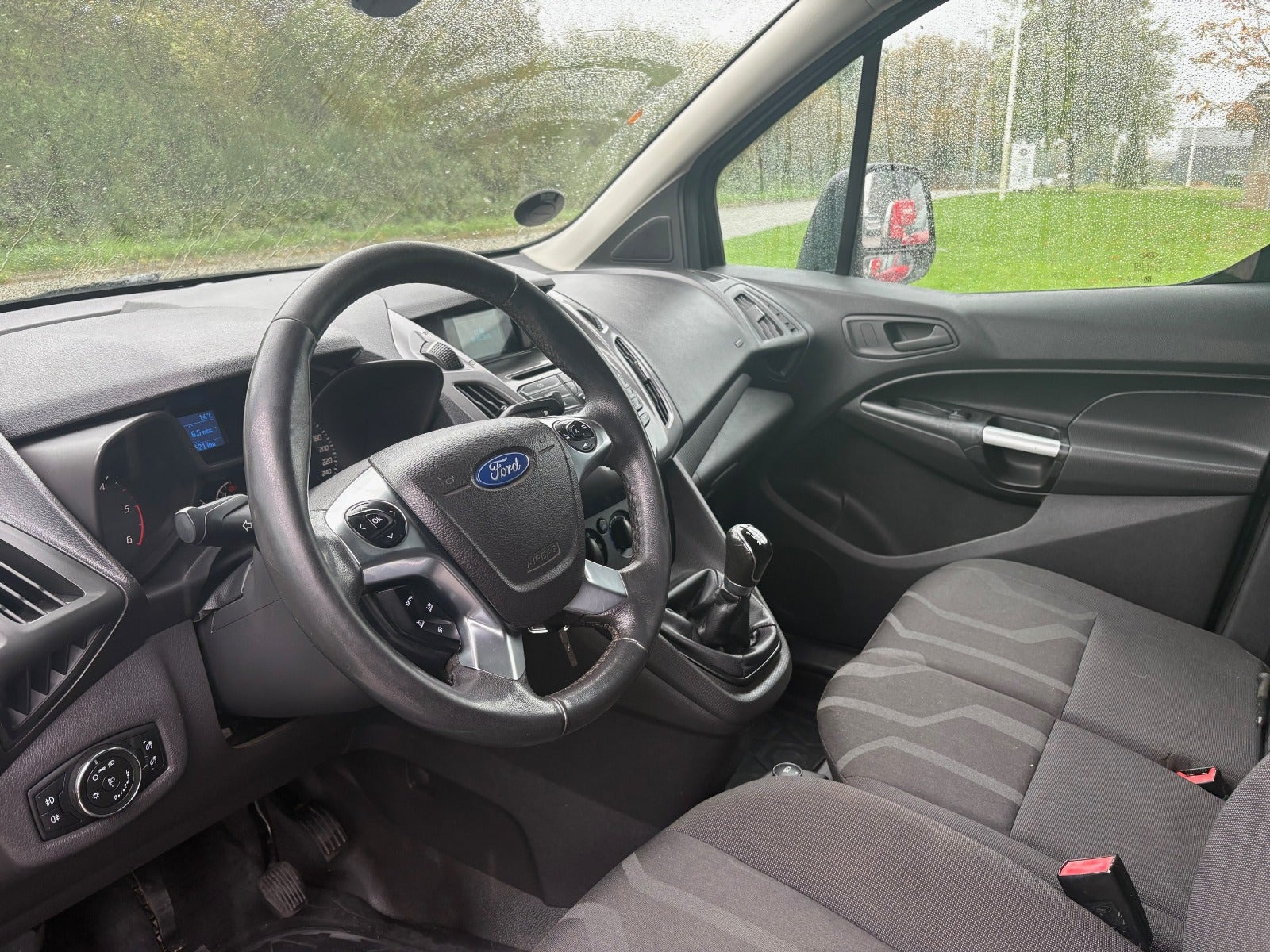 Sort Ford Transit Connect fra 2015