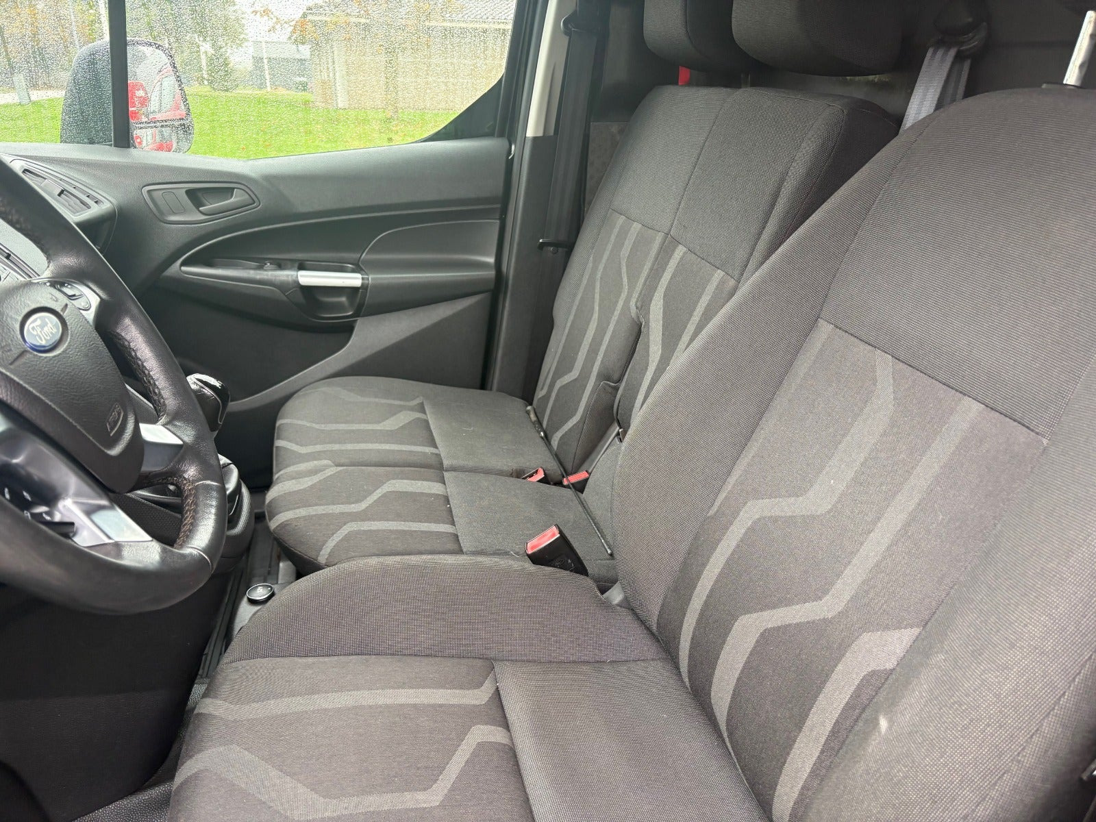 Sort Ford Transit Connect fra 2015