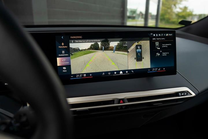 Grå BMW iX fra 2023