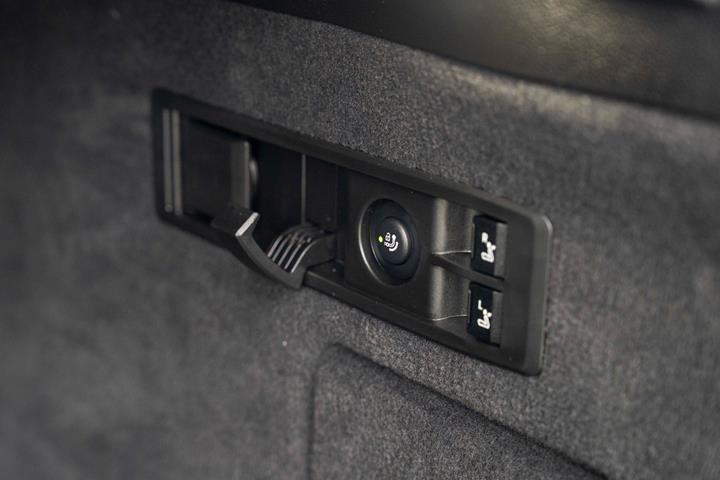 Grå BMW iX fra 2023