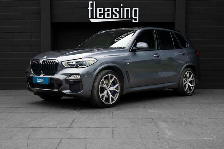 Grå BMW X5 fra 2021