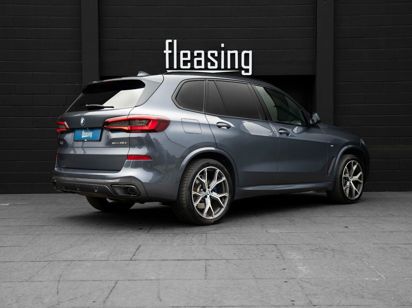 Grå BMW X5 fra 2021