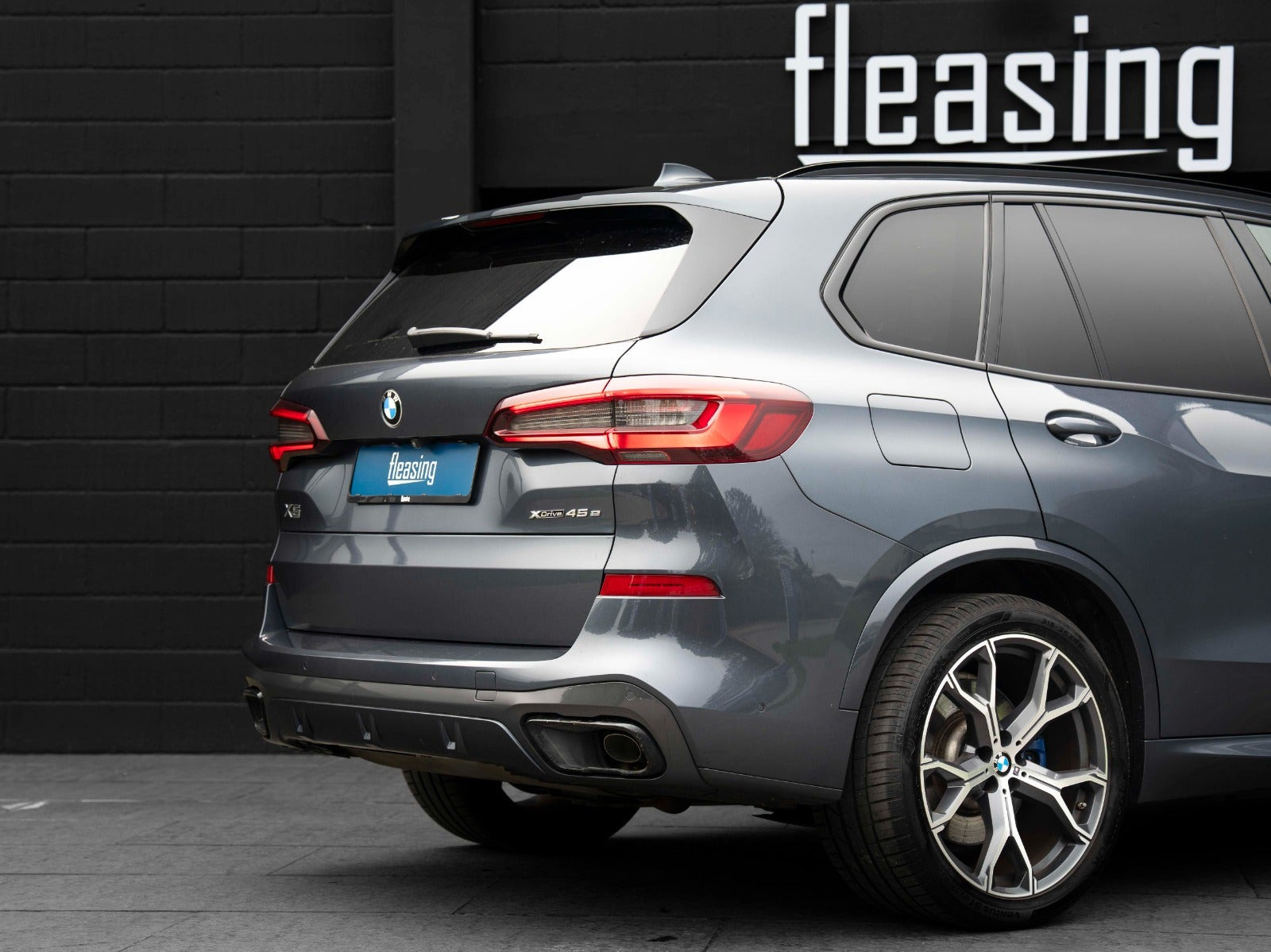 Grå BMW X5 fra 2021