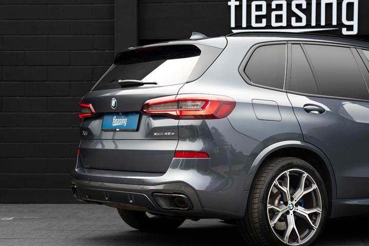Grå BMW X5 fra 2021