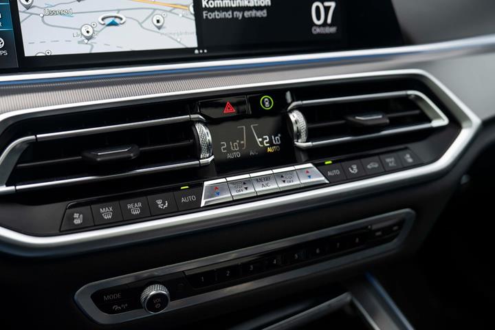 Grå BMW X5 fra 2021