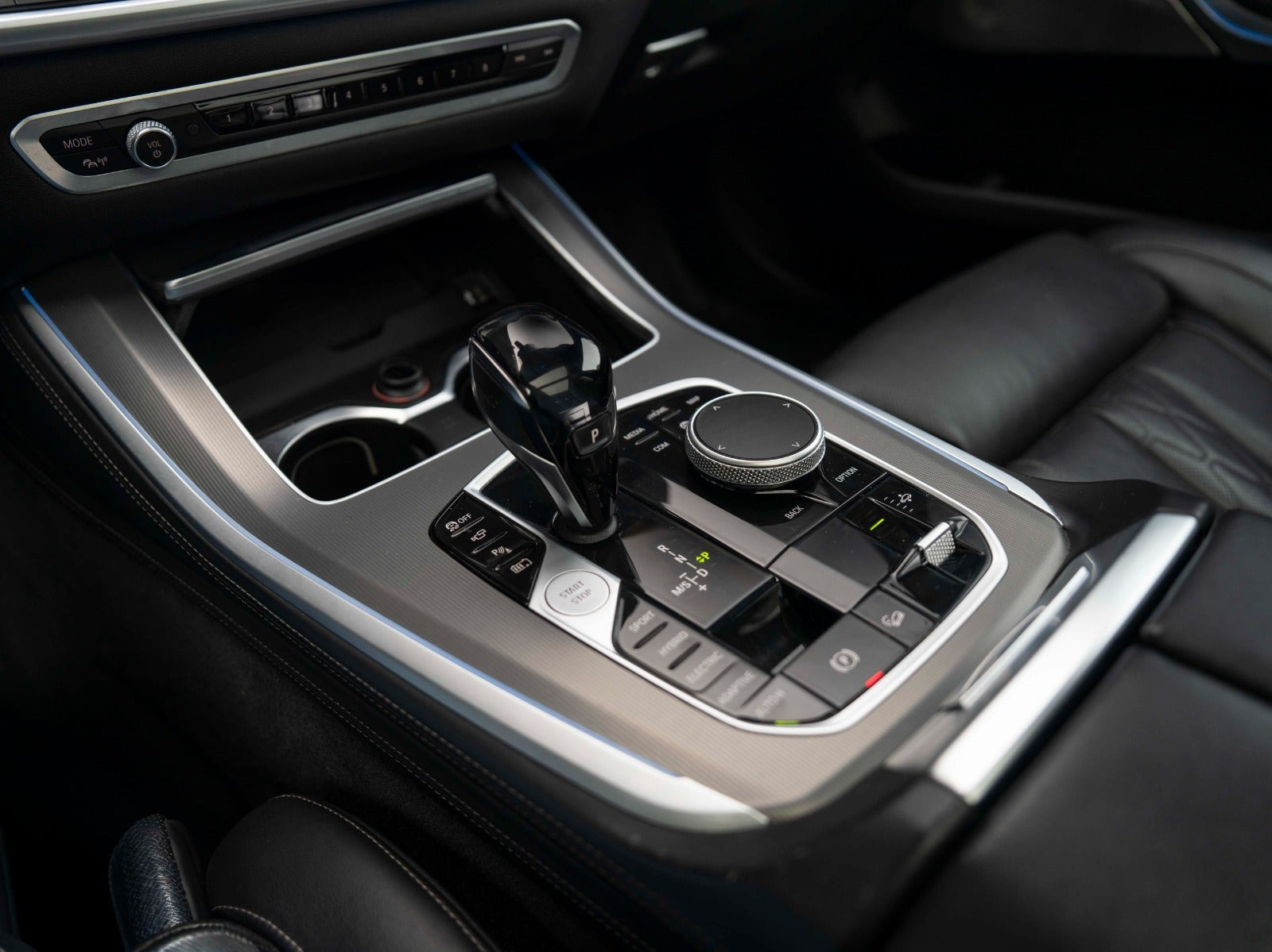 Grå BMW X5 fra 2021