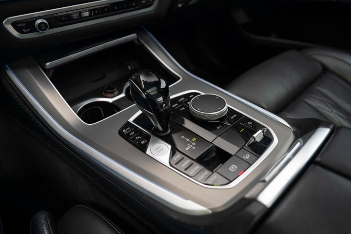 Grå BMW X5 fra 2021