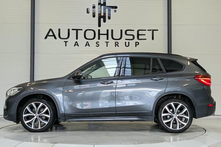Grå BMW X1 fra 2017