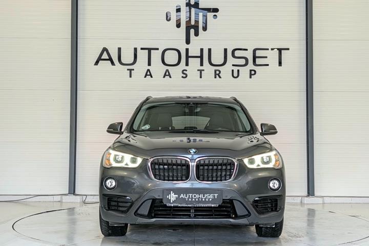 Grå BMW X1 fra 2017