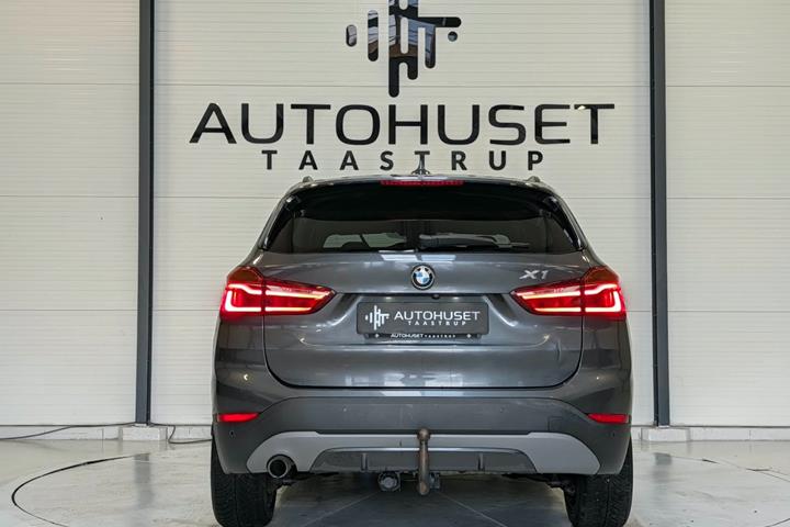 Grå BMW X1 fra 2017