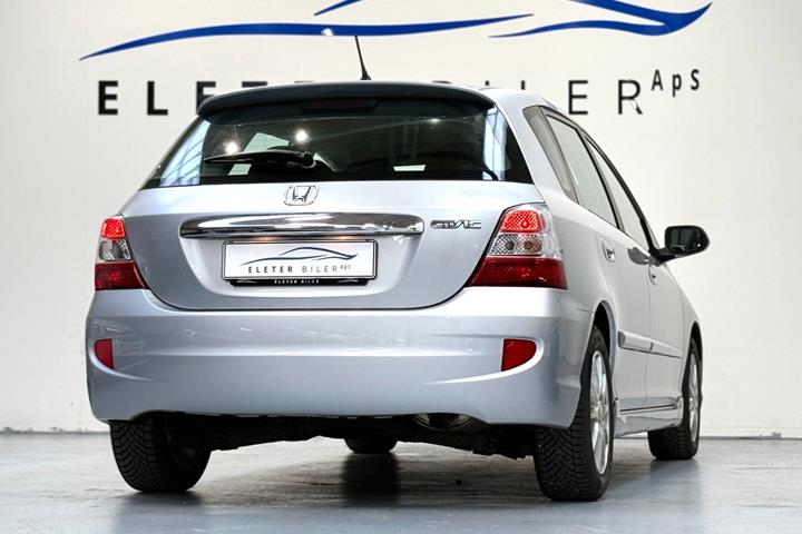 Sølv Honda Civic fra 2004