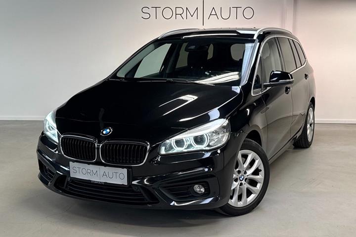 Sort BMW 220d fra 2017 set udefra