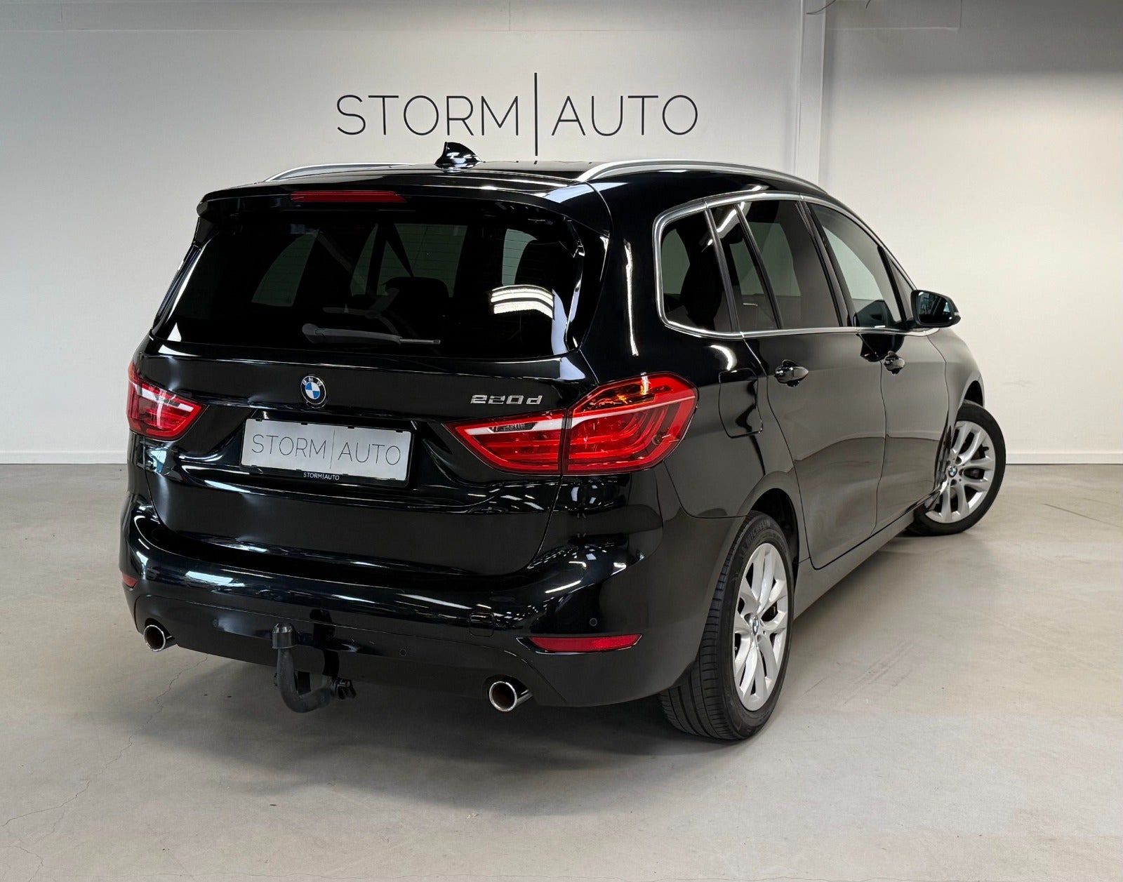 Sort BMW 220d fra 2017