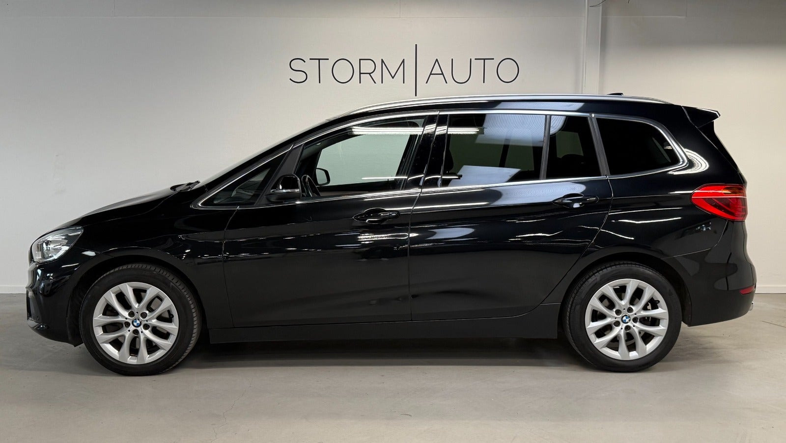 Sort BMW 220d fra 2017